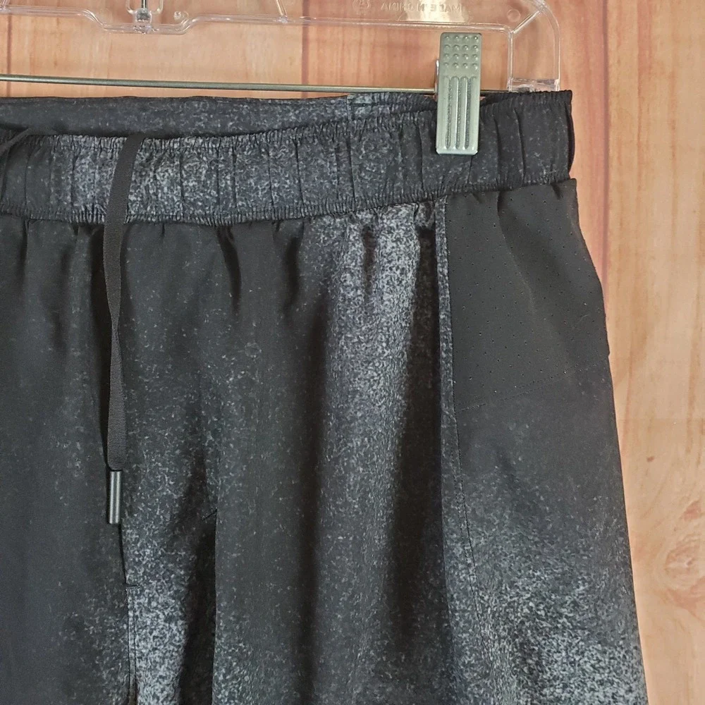 Lululemon Surge Lined Shorts Mens Small Black Tie Dye Logo Relaxed Fit Running